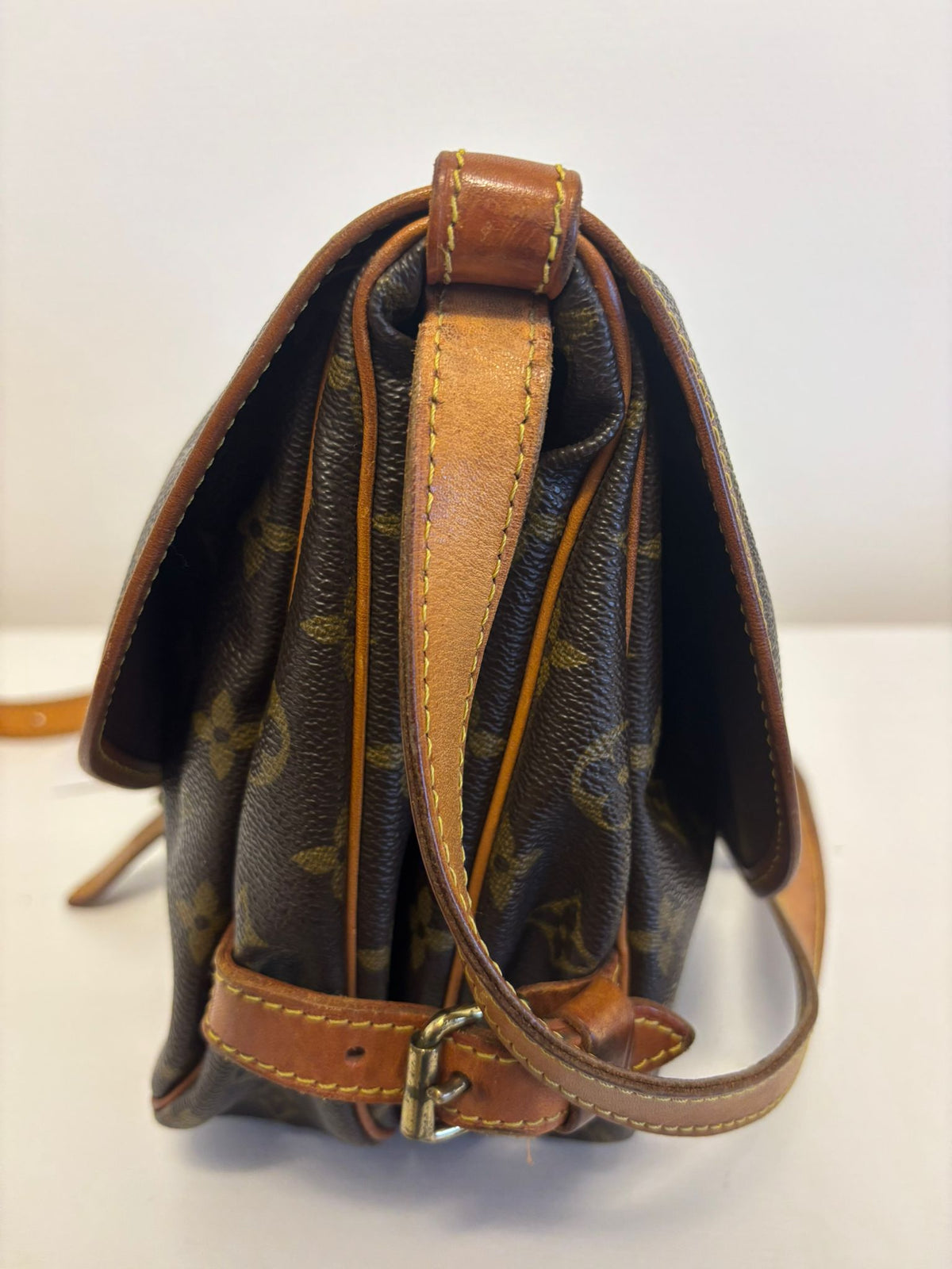 Louis Vuitton Saumur 30